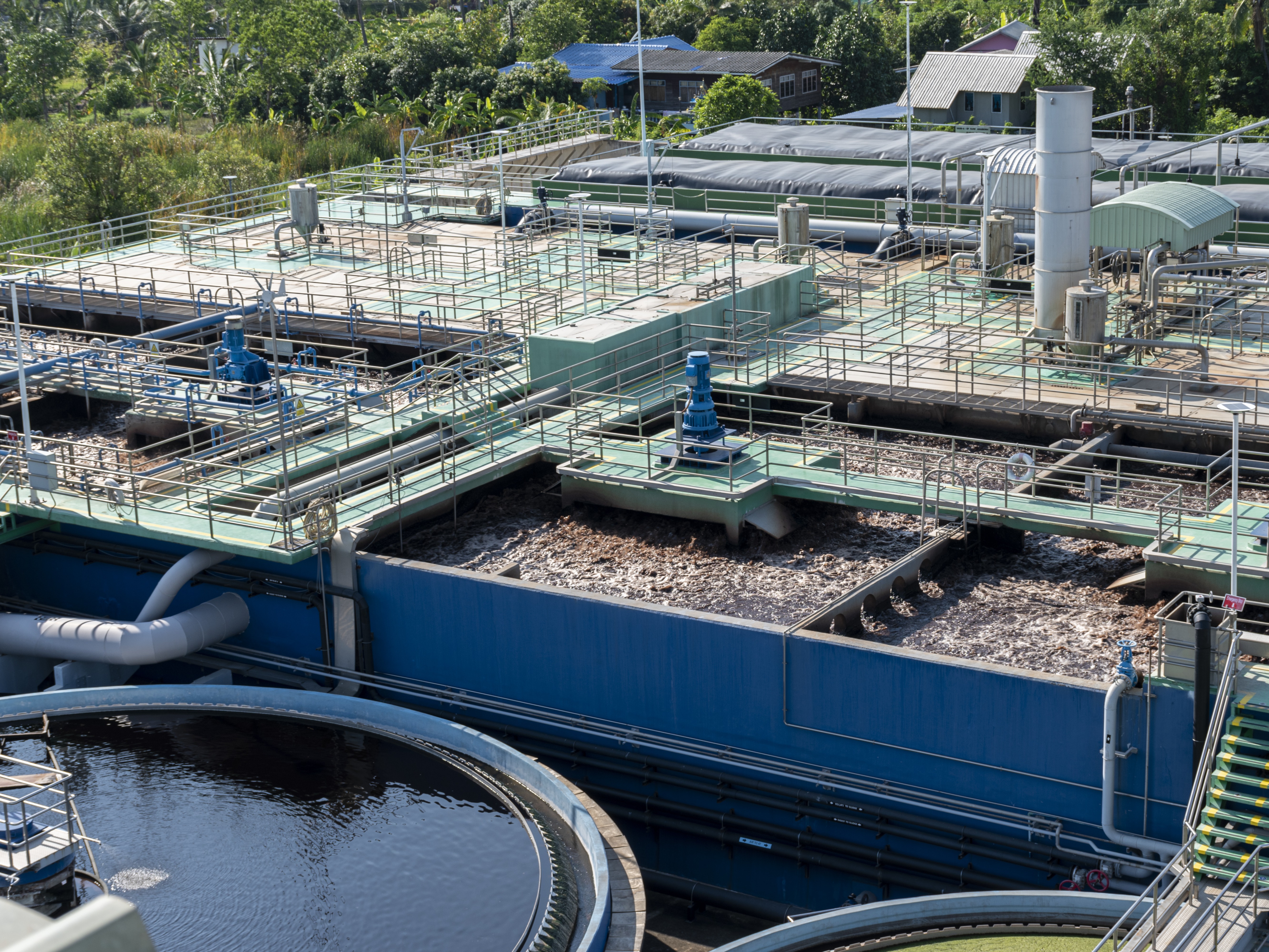 lagoas-de-tratamento-de-aguas-residuais-de-plantas-industriais